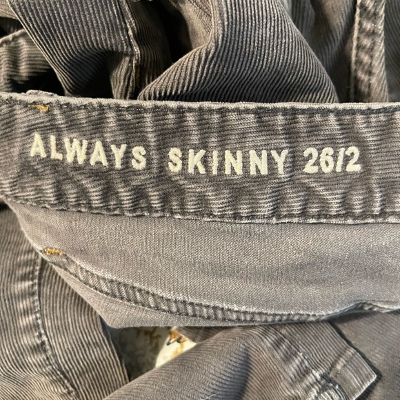 Women’s Gap Skinny Corduroy Pant - Picture 6 of 7